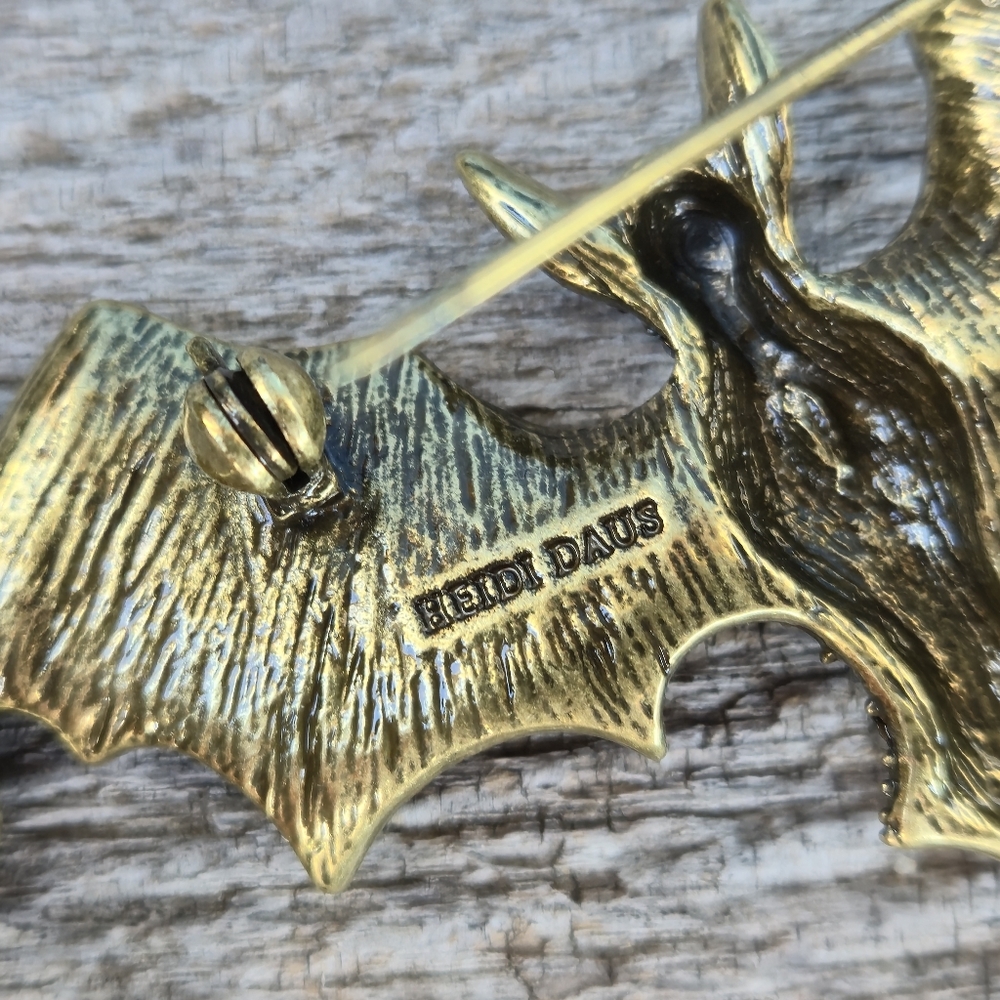 HEIDI DAUS Swarovski Crystal BAT Brooch Pin Mint Original Box Halloween Designer - Picture 8 of 16
